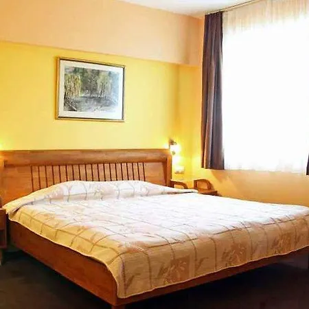 Хотел Lucky Light Boutique 4*