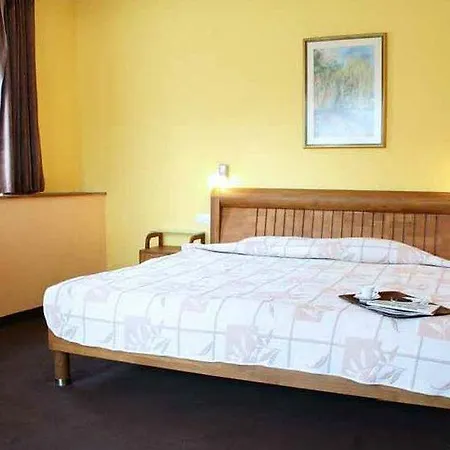 Lucky Light Boutique 4*